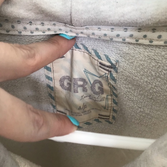 Garage sweater ALL TOPS 3/20$! - Picture 2 of 2